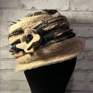Bordoni vintage Elegant Beige and Black Wool Cloche Hat Italy